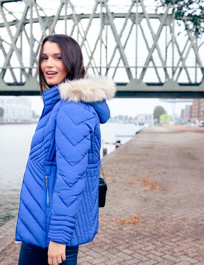 Doudoune d&eacute;perlante &agrave; capuche amovible bleu electrique femme