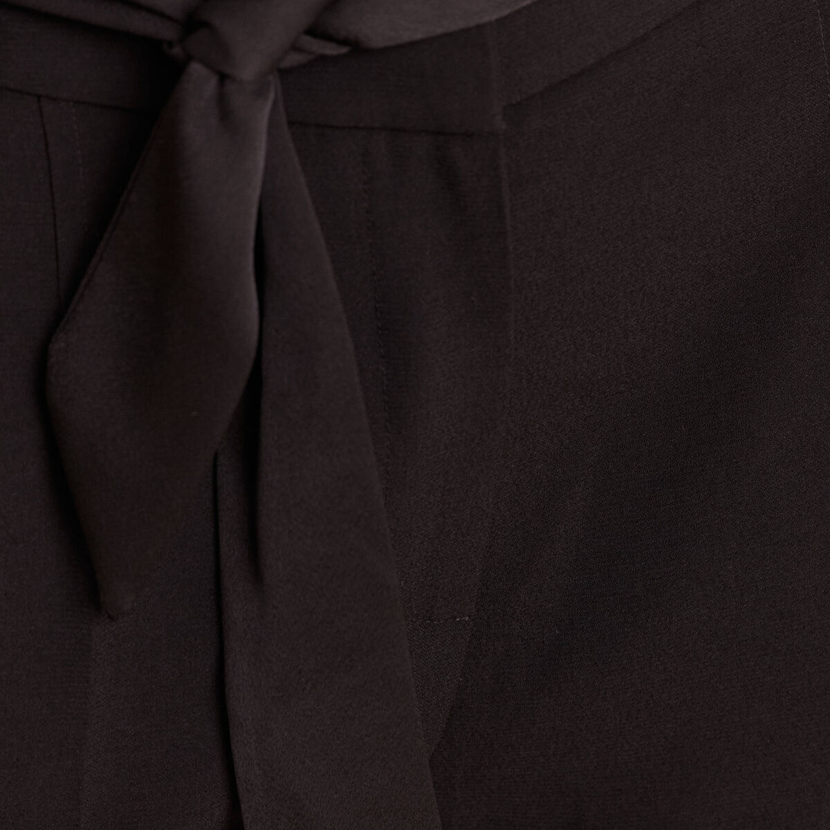Pantalon satin&eacute; coupe droite noir femme