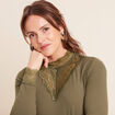 T-shirt cintr&eacute; col montant dentelle vert kaki femme