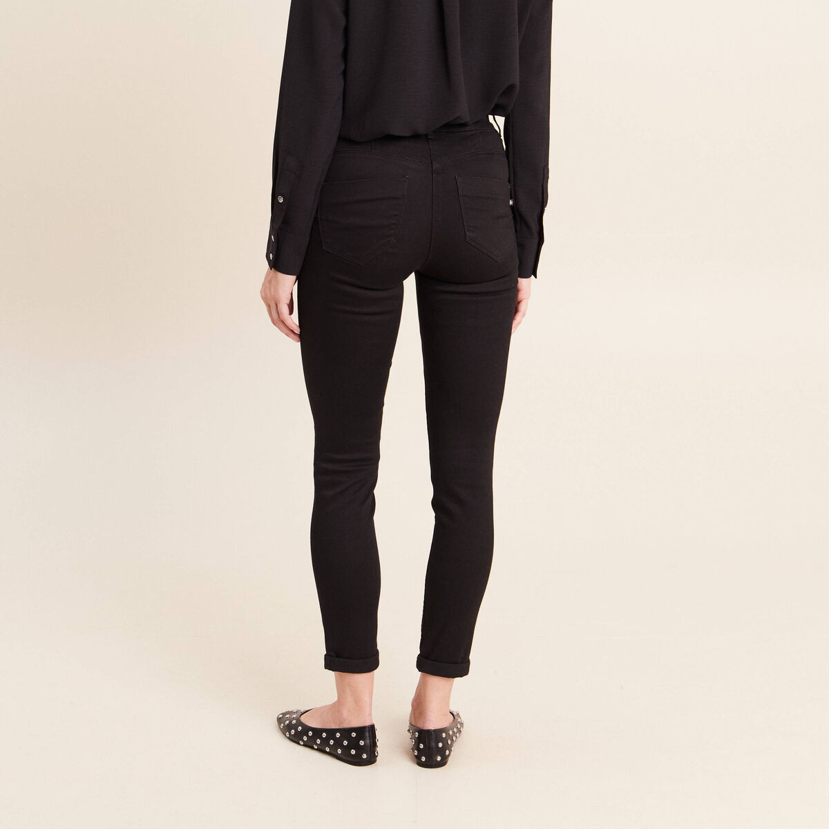 Jean coupe ajust&eacute;e 7/8&egrave;me noir femme