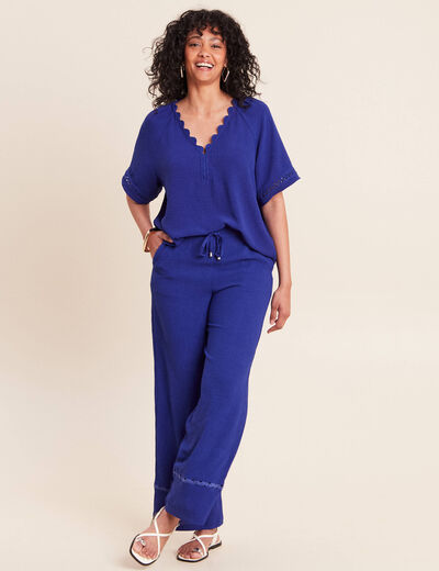 Blouse fluide col v manches courtes bleu fonc&eacute; femme