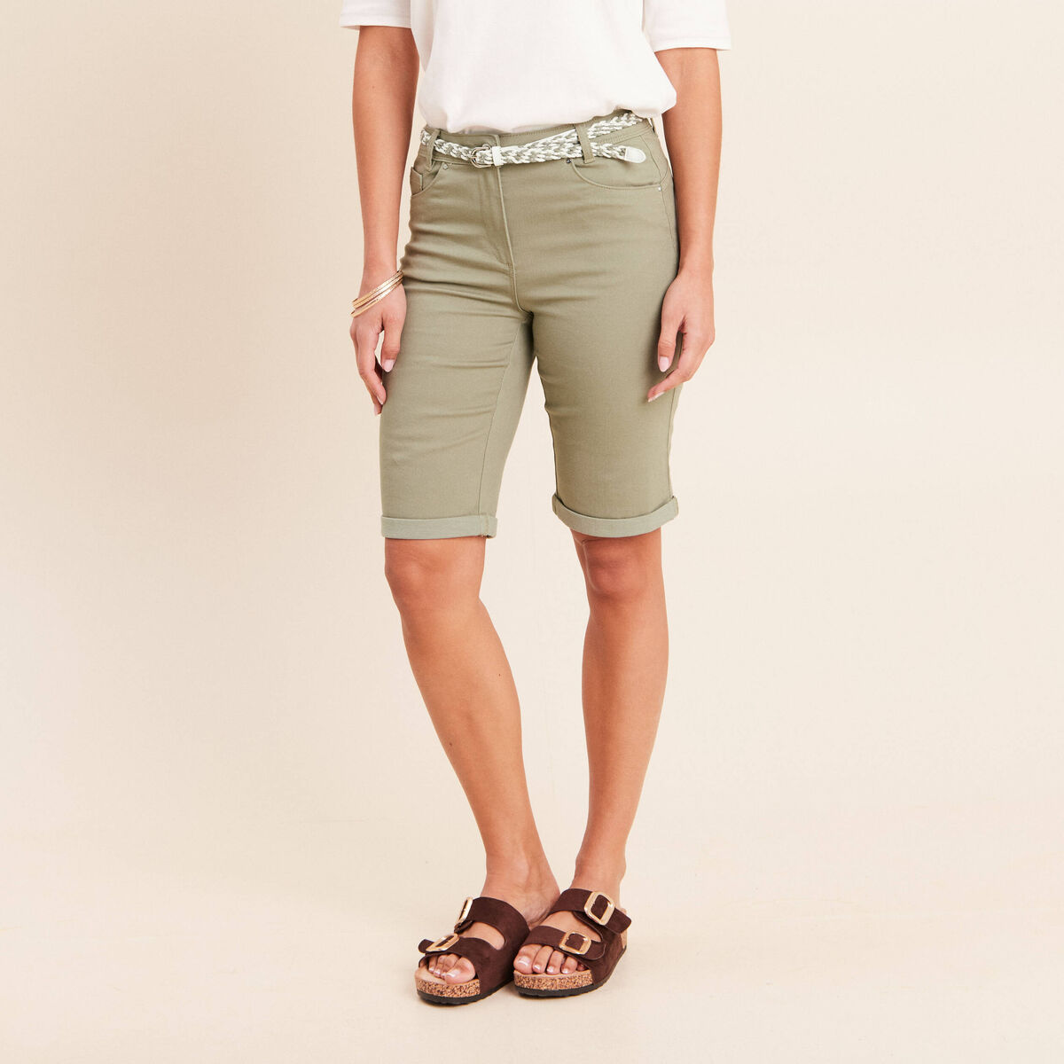 Bermuda ajust&eacute; ceintur&eacute; vert clair femme
