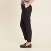 Pantalon coupe chino en lin ceintur&eacute; noir femme