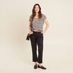 Pantalon coupe chino en lin ceintur&eacute; noir femme