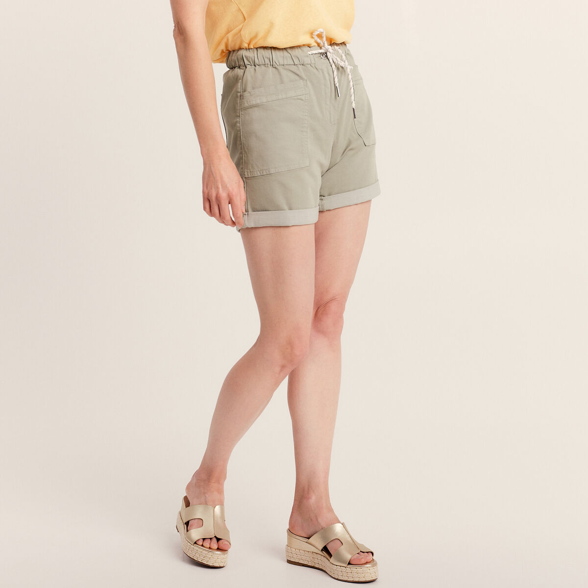 Short droit taille élastiquée vert clair femme