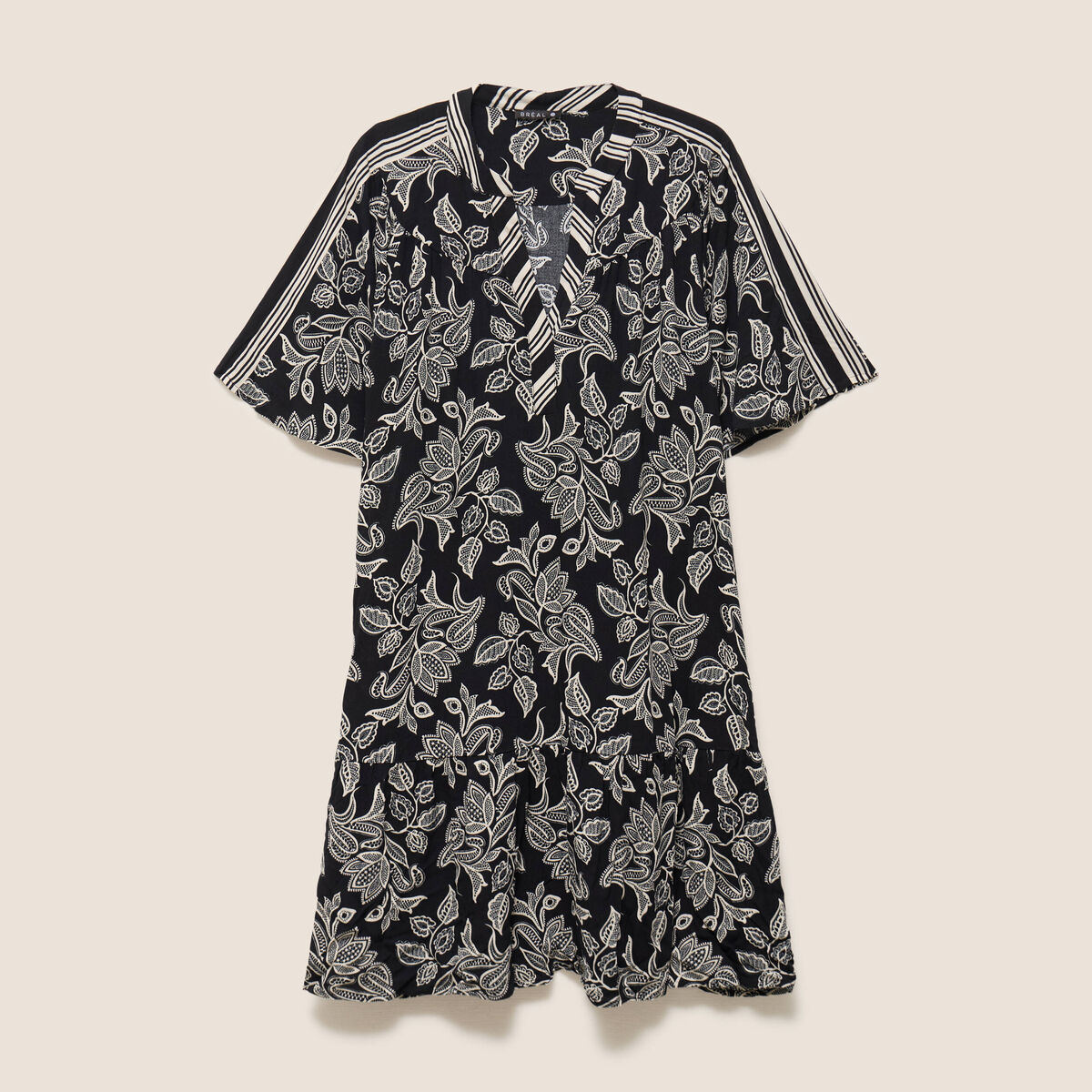 Robe courte &eacute;vas&eacute;e col tunisien noir femme
