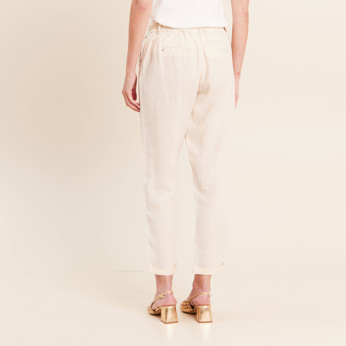 Pantalon coupe chino en lin ceintur&eacute; beige femme