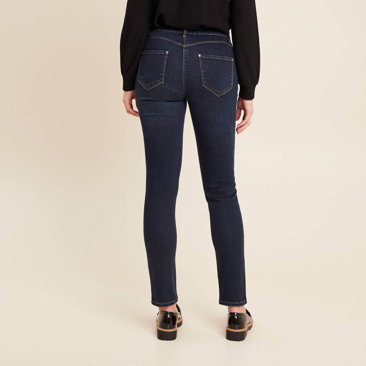 Jean ajusté taille basculée denim brut femme