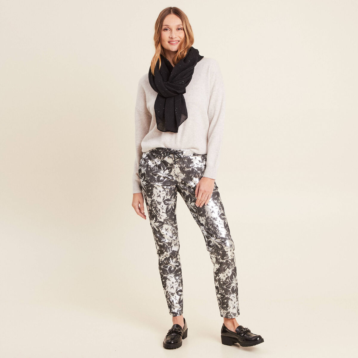 Pantalon ajust&eacute; &agrave; coulisse noir femme
