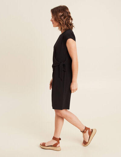 Robe cintrée courte col rond noir femme