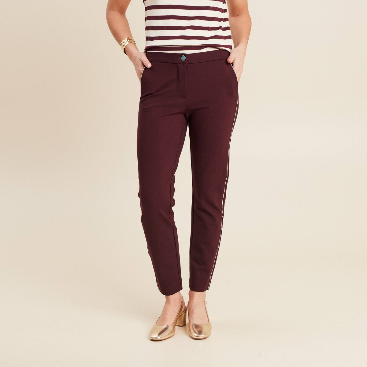 Pantalon chino ajusté 7/8ème bordeaux femme
