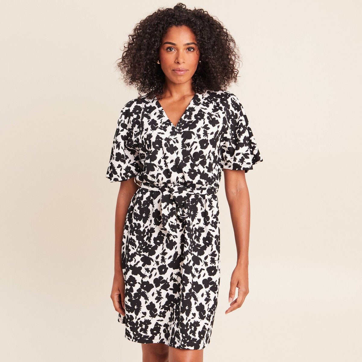 Robe courte &eacute;vas&eacute;e col v pliss&eacute;e noir femme
