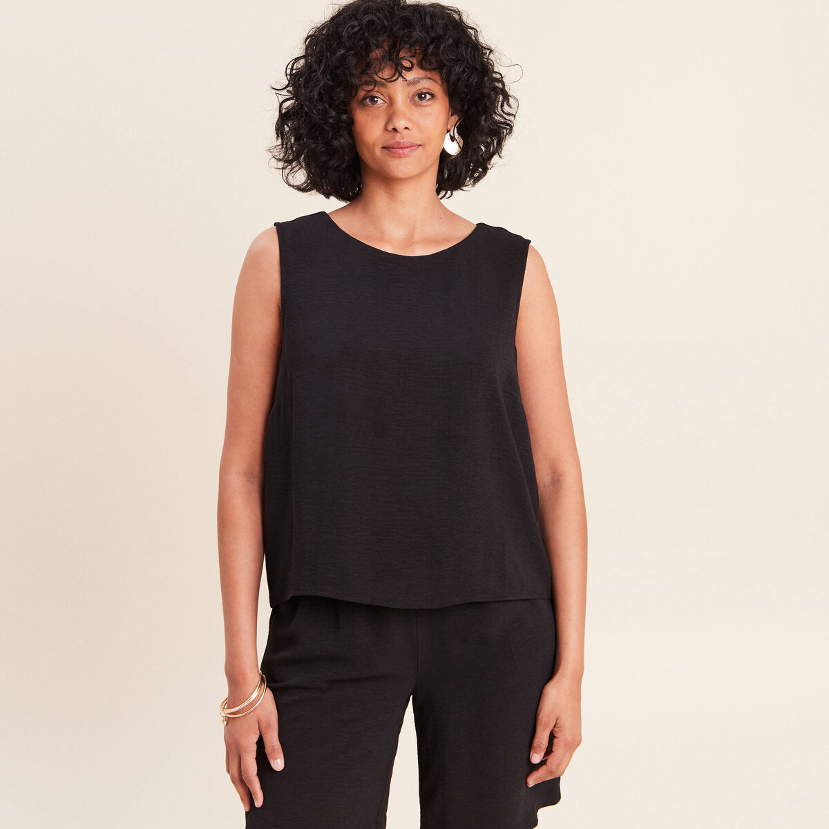 Blouse sans manches col rond fluide noir femme