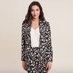 Veste en maille ajust&eacute;e col ch&acirc;le noir femme