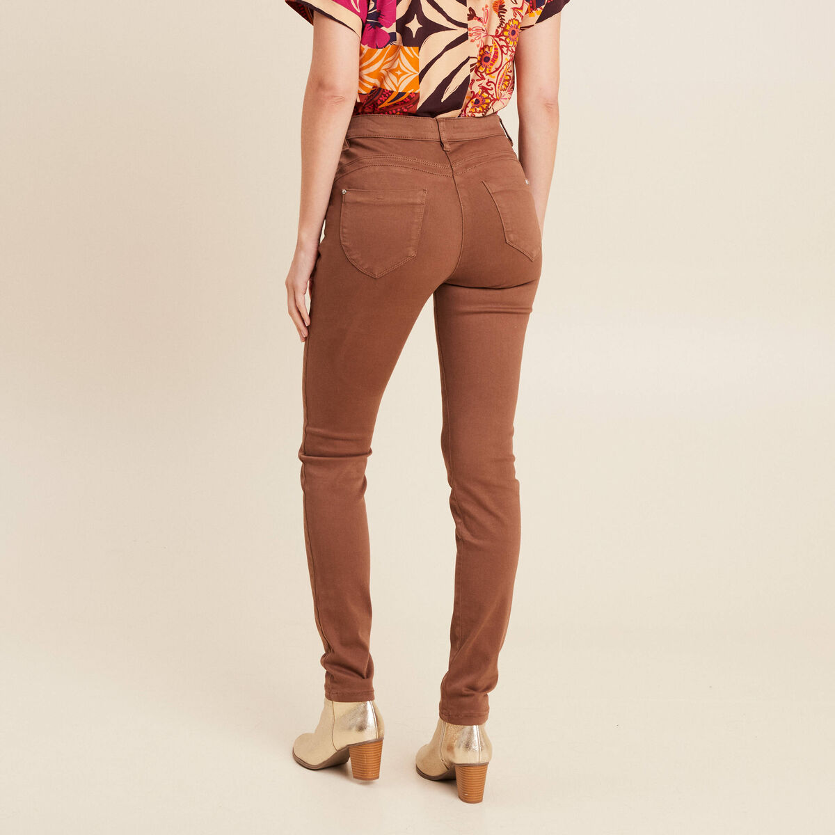 Jean magique L'Unique coupe ajust&eacute;e marron femme