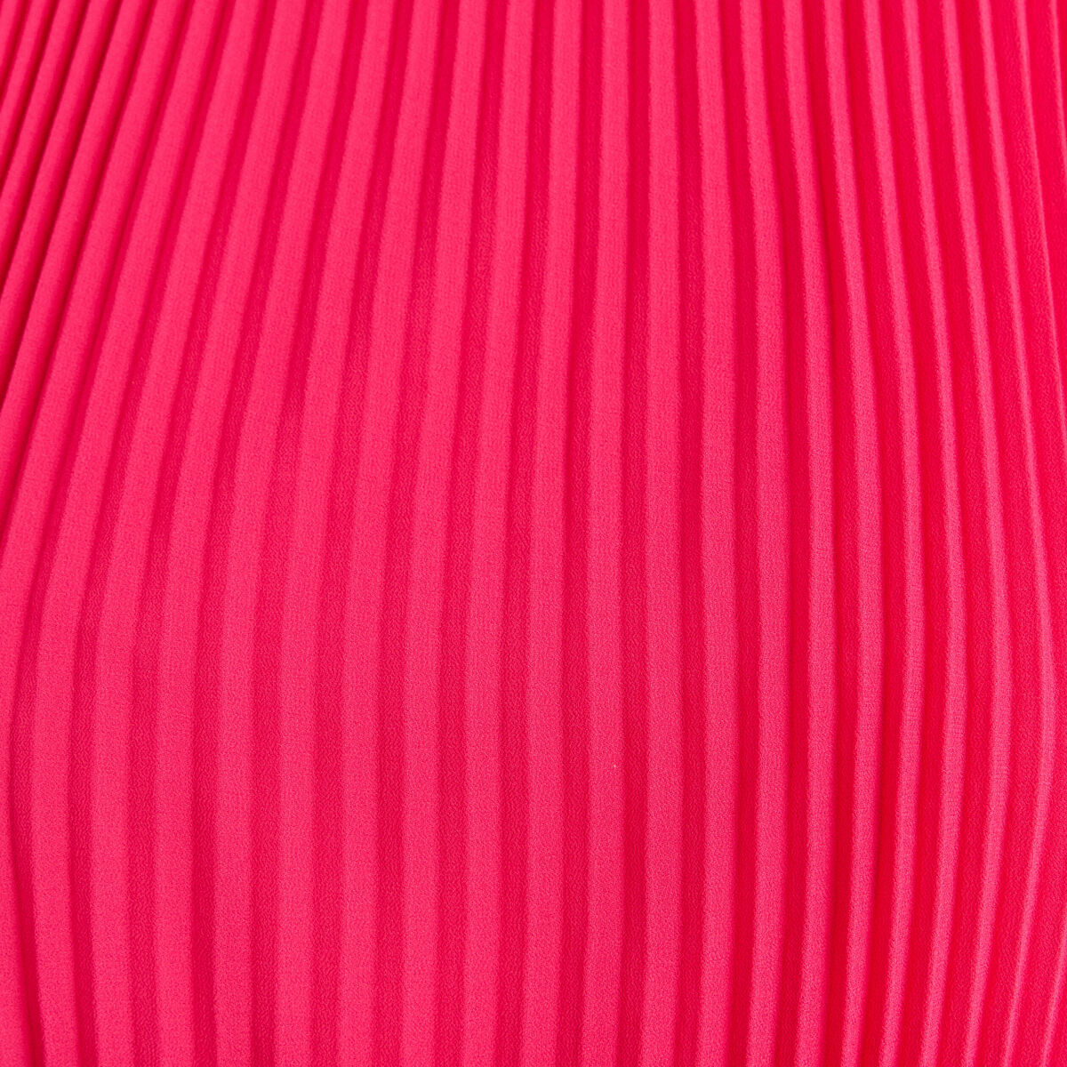 Robe longue &eacute;vas&eacute;e pliss&eacute;e sans manches rose fushia femme