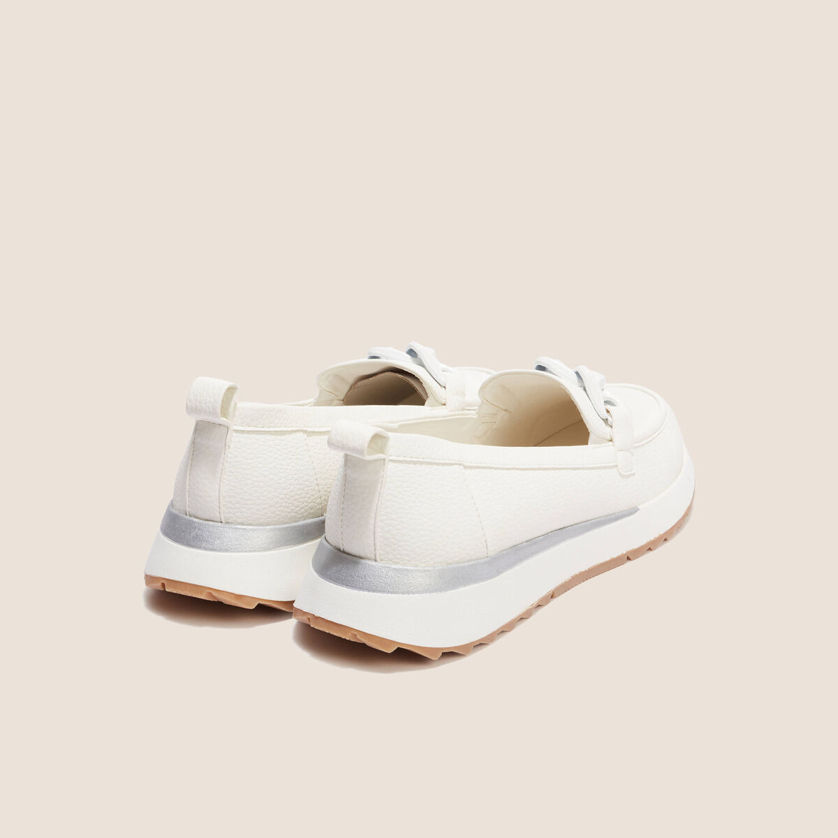 Mocassins d&eacute;tail cha&icirc;ne blanc femme