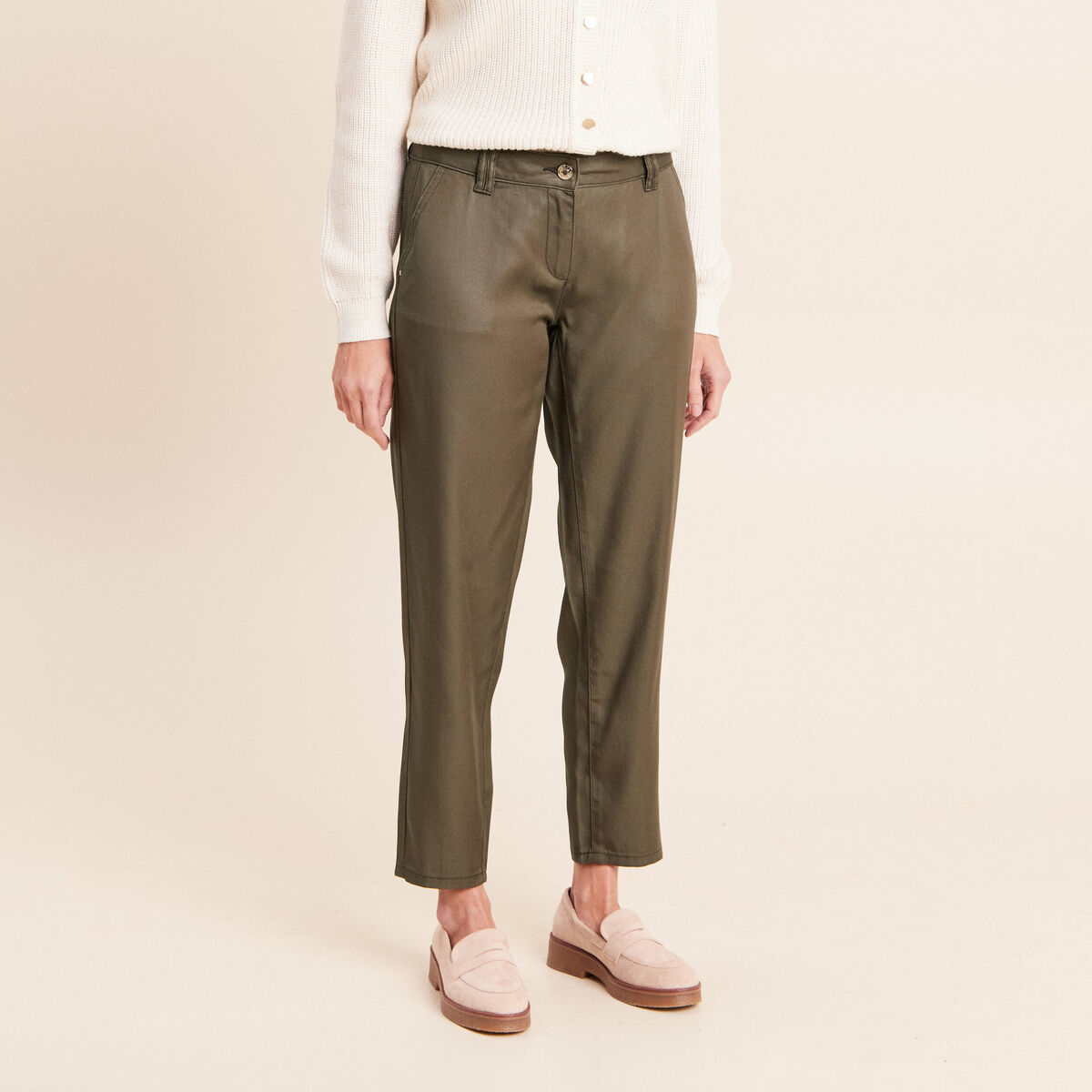 Pantalon coupe chino 7/8&egrave;me effet enduit vert kaki femme