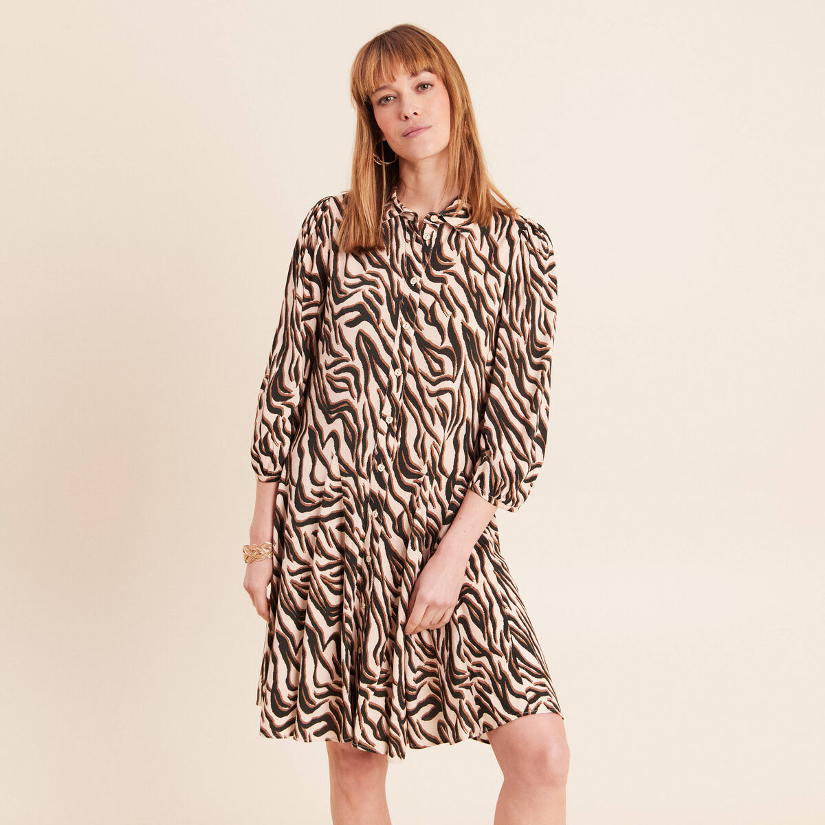 Robe courte &eacute;vas&eacute;e col chemise noir femme