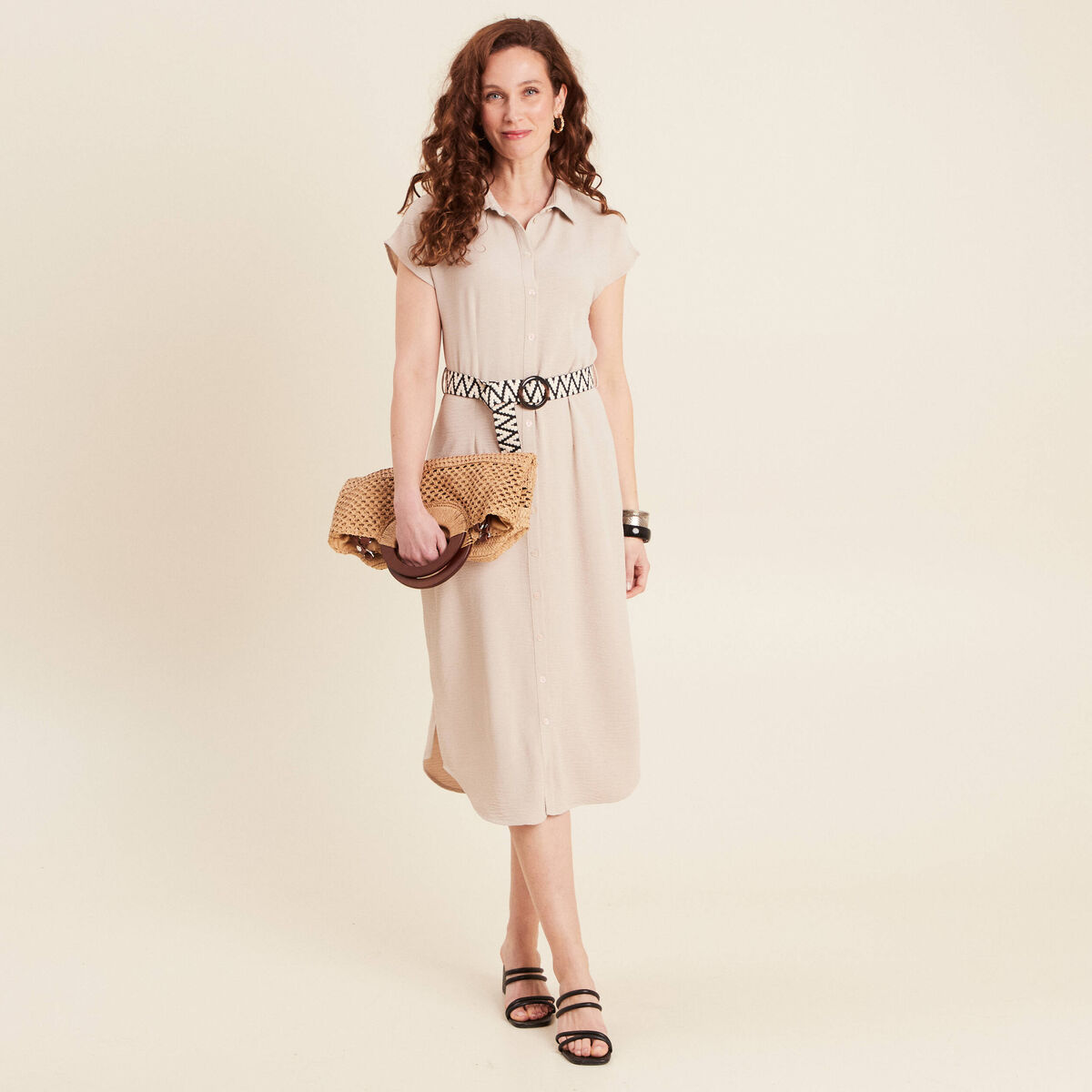 Robe chemise droite ceintur&eacute;e sable femme