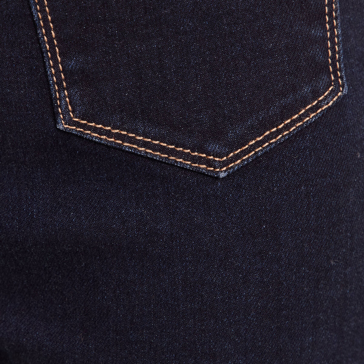 Jean ajust&eacute; taille haute longue denim brut femme