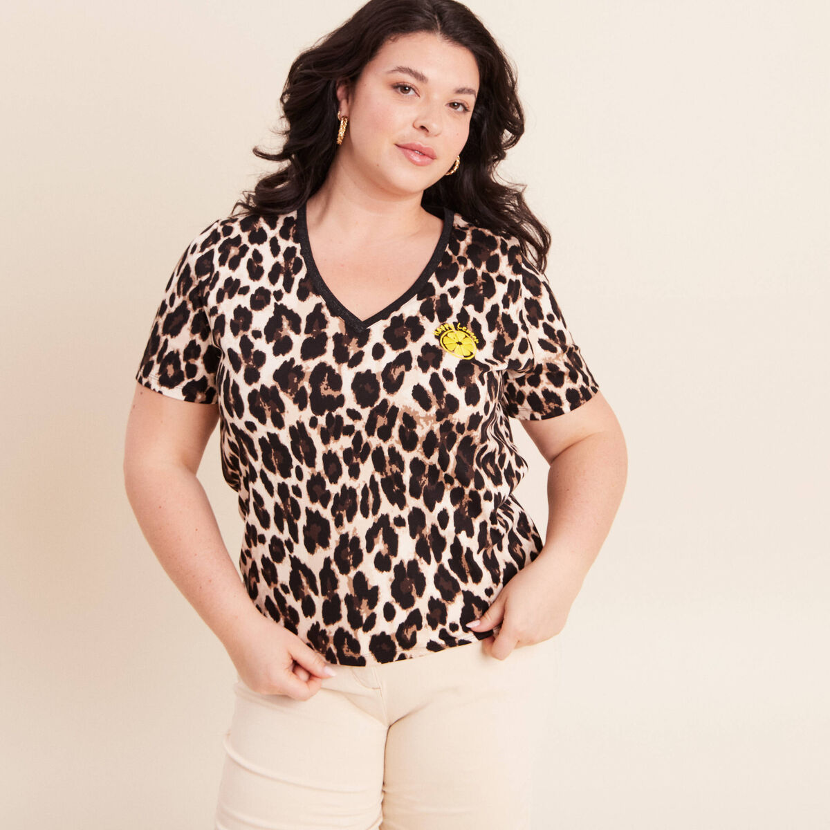 T-shirt col v manches courtes brod&eacute; marron femme