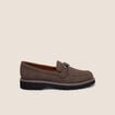 Mocassins avec cha&icirc;ne aspect daim marron femme