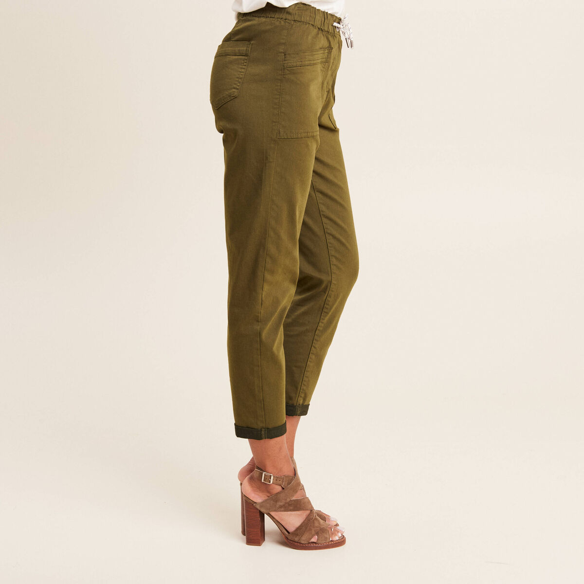 Pantalon coupe mom 7/8&egrave;me vert olive femme