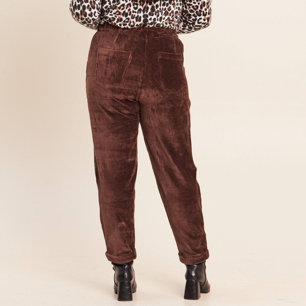 Pantalon coupe mom en velours marron femme