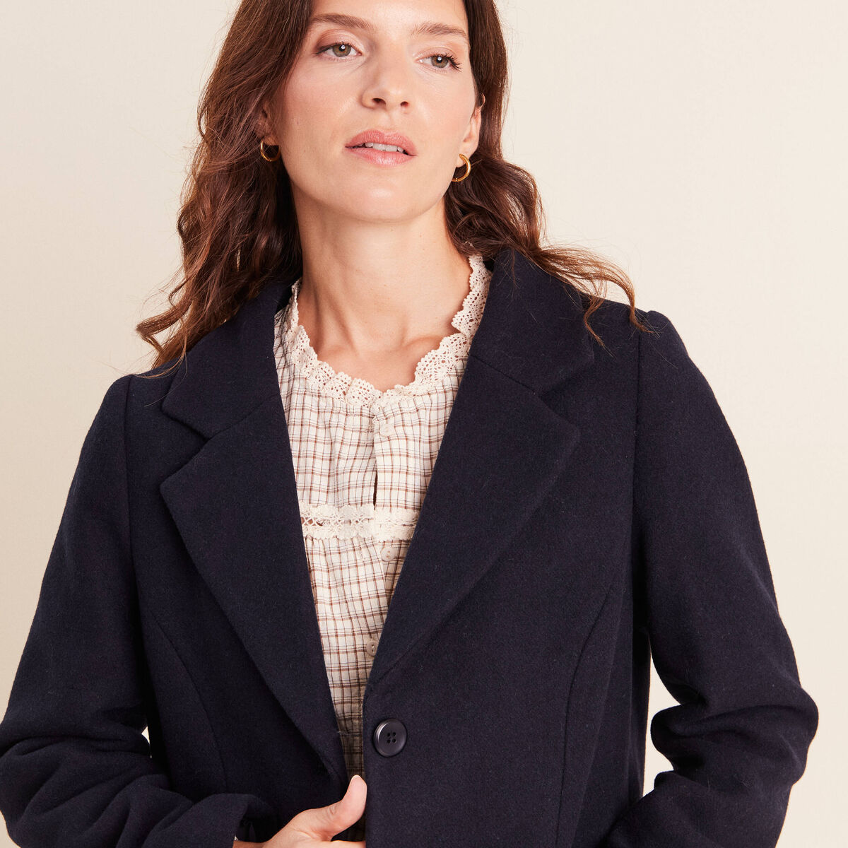 Manteau ajust&eacute; capuche amovible bleu fonc&eacute; femme