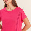 T-shirt col rond macram&eacute; manches courtes rose fushia femme