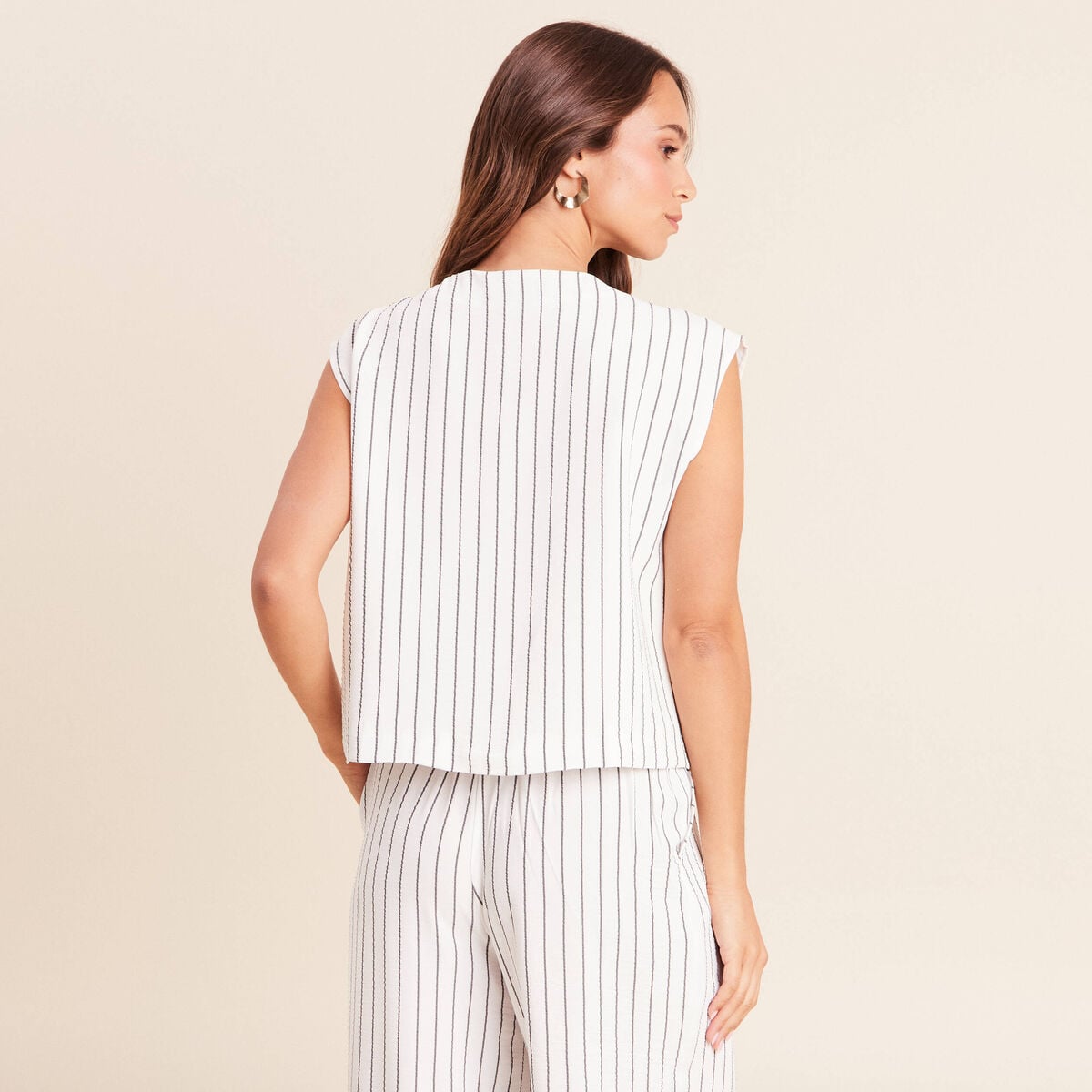 Blouse sans manches col rond doubl&eacute; gris fonc&eacute; femme