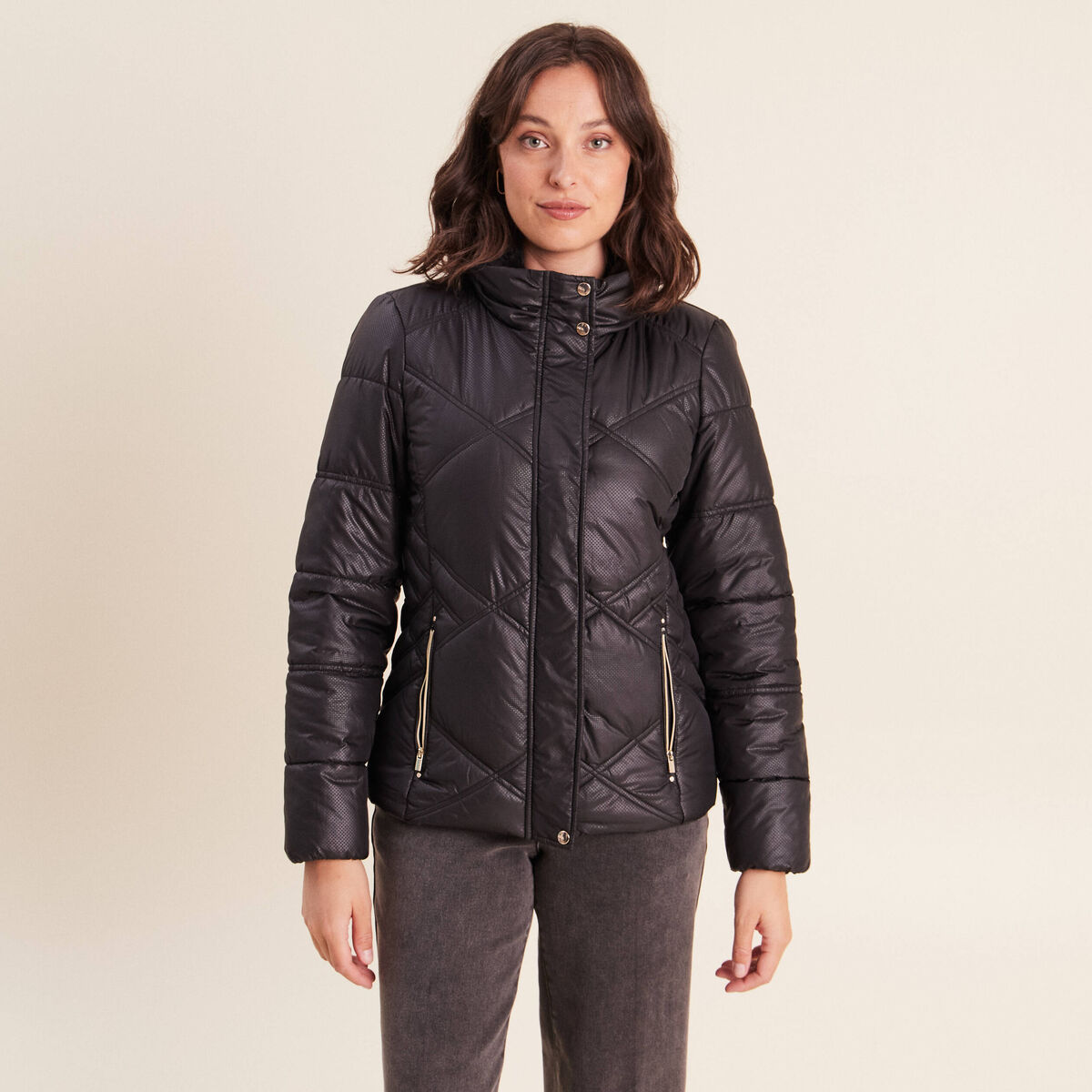 Doudoune cintr&eacute;e avec capuche noir femme