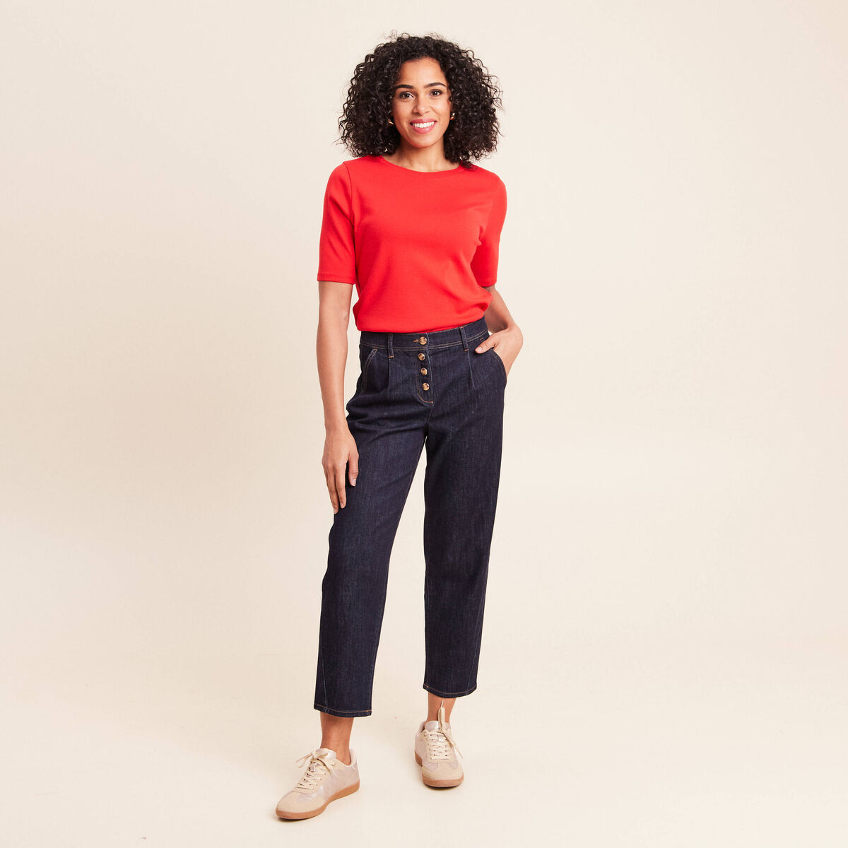 T-shirt ajust&eacute; col rond manches coudes rouge fluo femme
