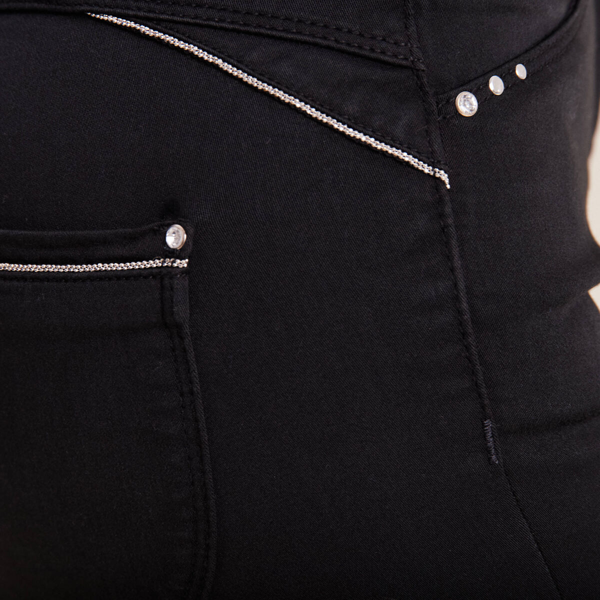 Pantalon ajusté taille haute noir femme