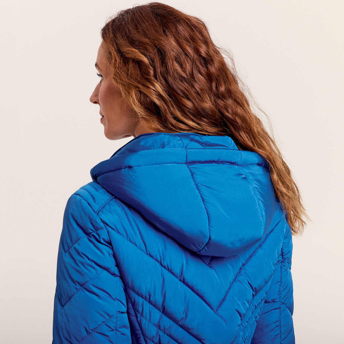 Doudoune d&eacute;perlante &agrave; capuche amovible bleu electrique femme