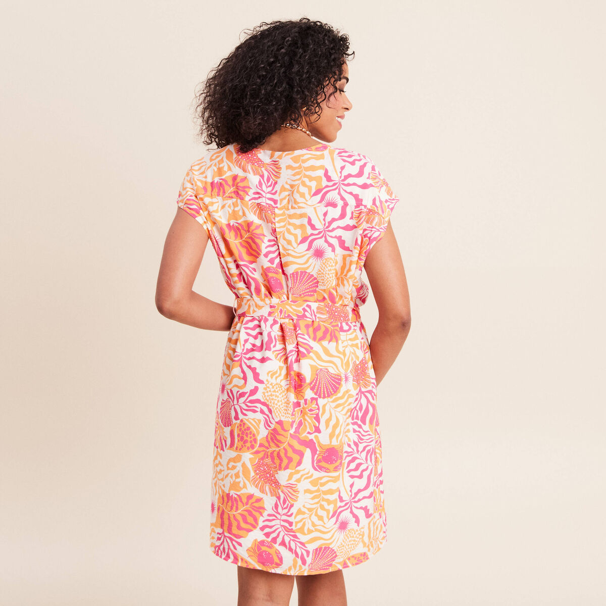 Robe droite courte col v manches courtes rose corail femme
