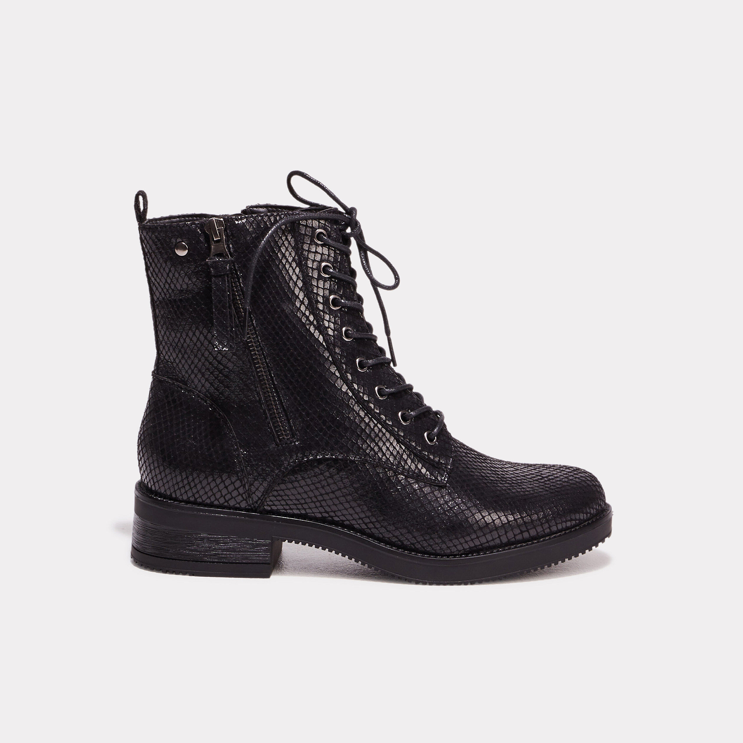 Bottines plates sales femme lacets