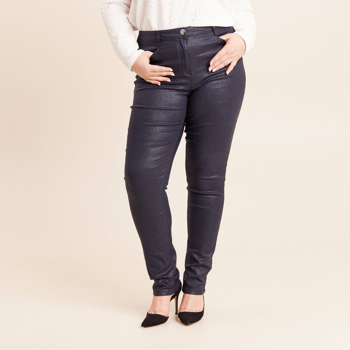 Pantalon iris&eacute; en similicuir bleu fonc&eacute; femme