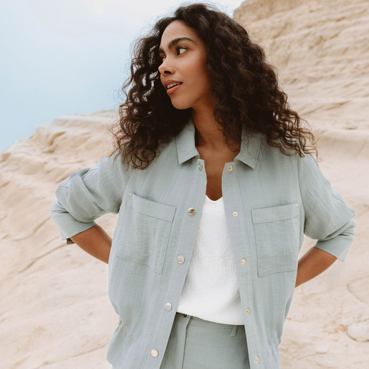 Blouson bas resserr&eacute; manches longue vert clair femme