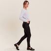 Pantalon ajusté enduit denim noir femme