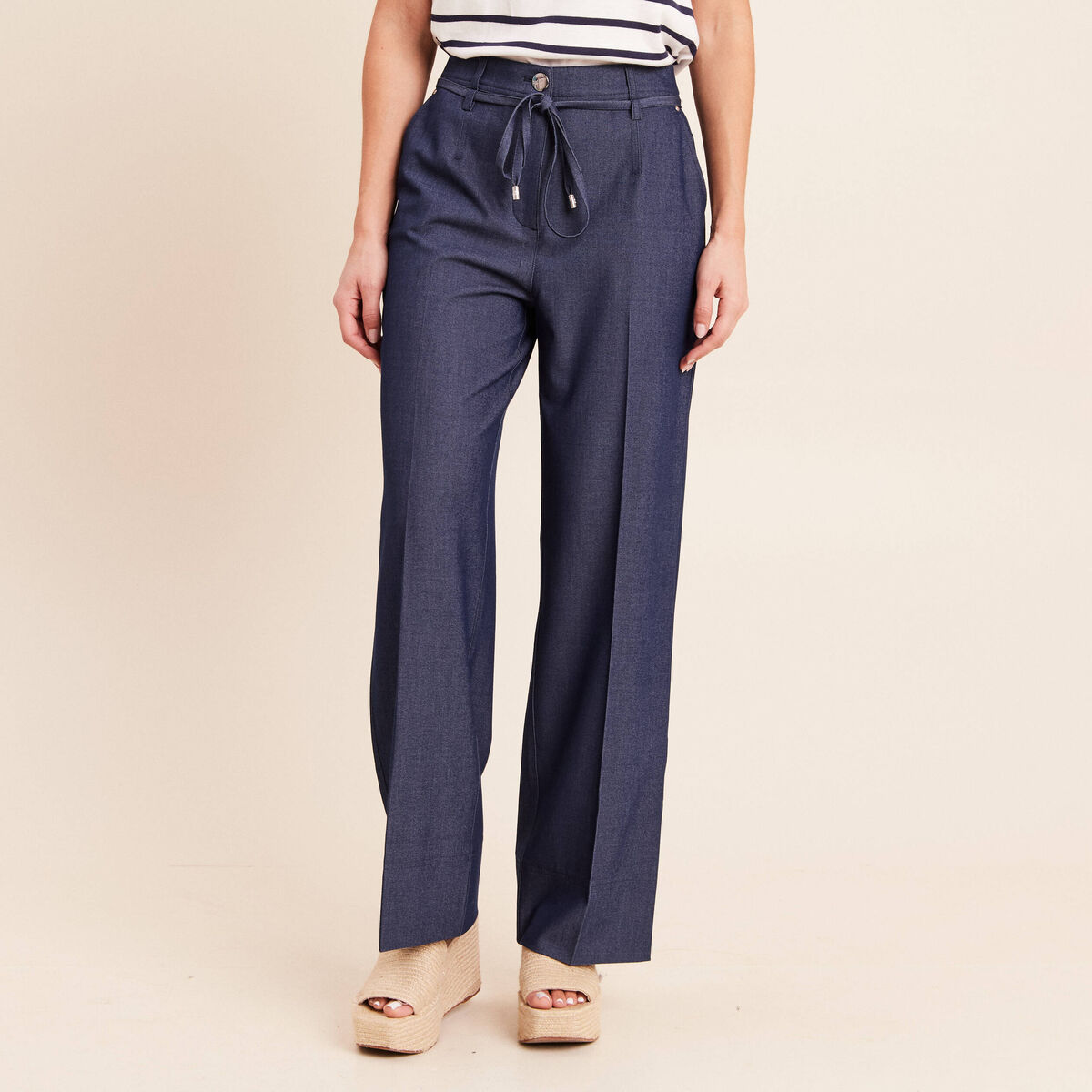 Pantalon coupe large taille haute fluide denim brut femme