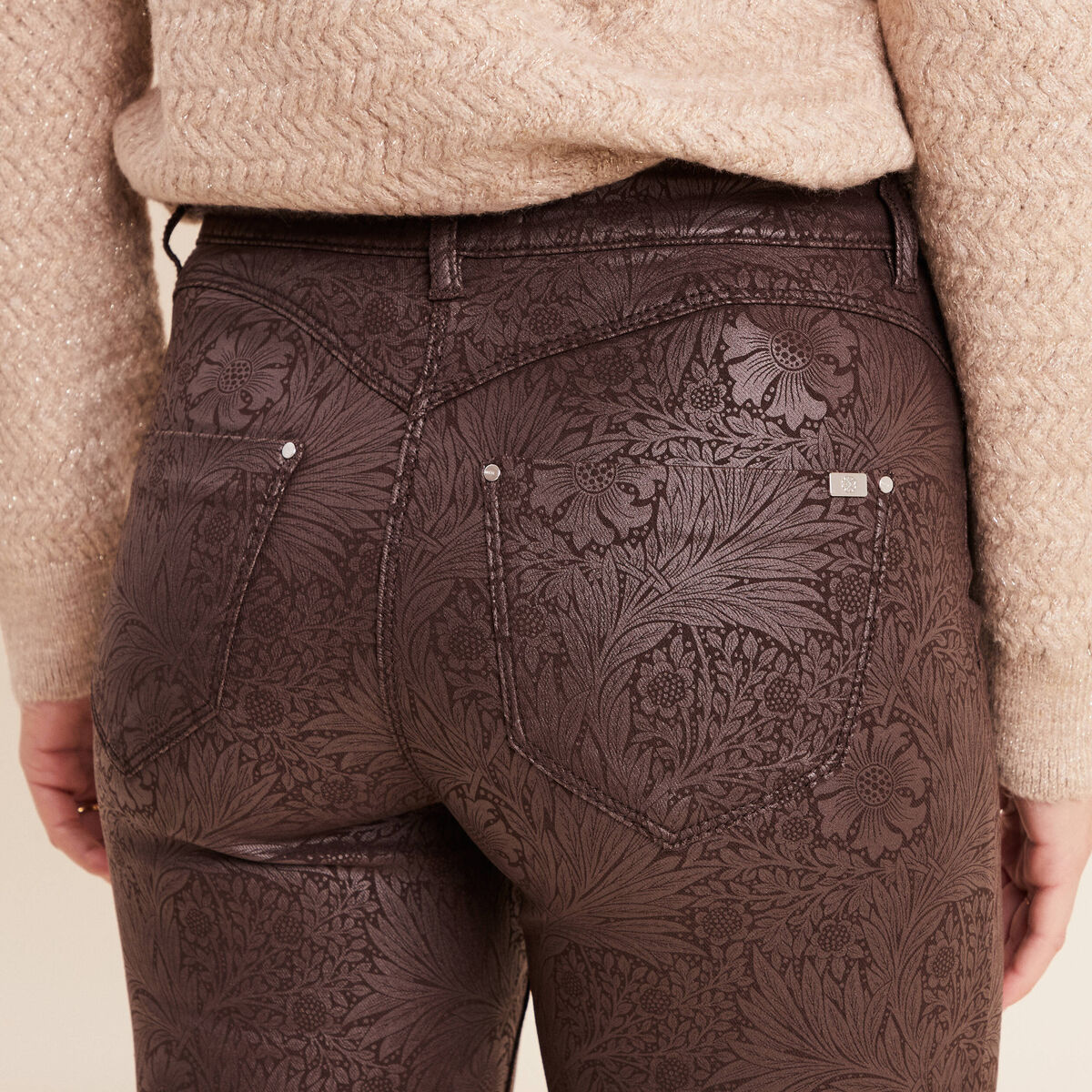 Pantalon coupe ajust&eacute;e enduit marron femme