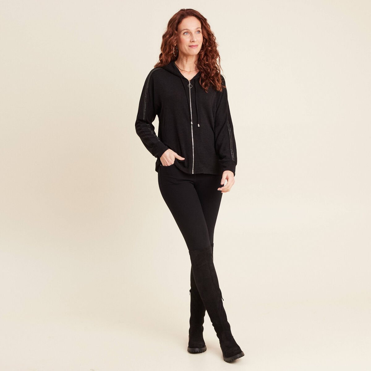 Gilet manches longues capuche noir femme