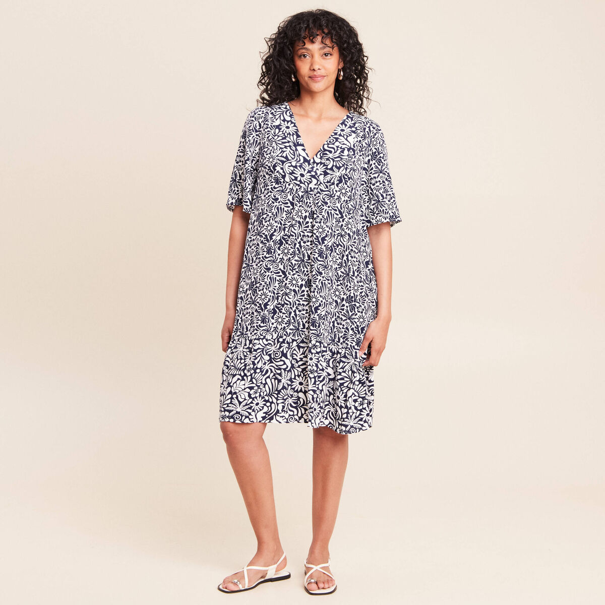 Robe courte &eacute;vas&eacute;e col V bleu femme