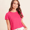 T-shirt col rond macram&eacute; manches courtes rose fushia femme