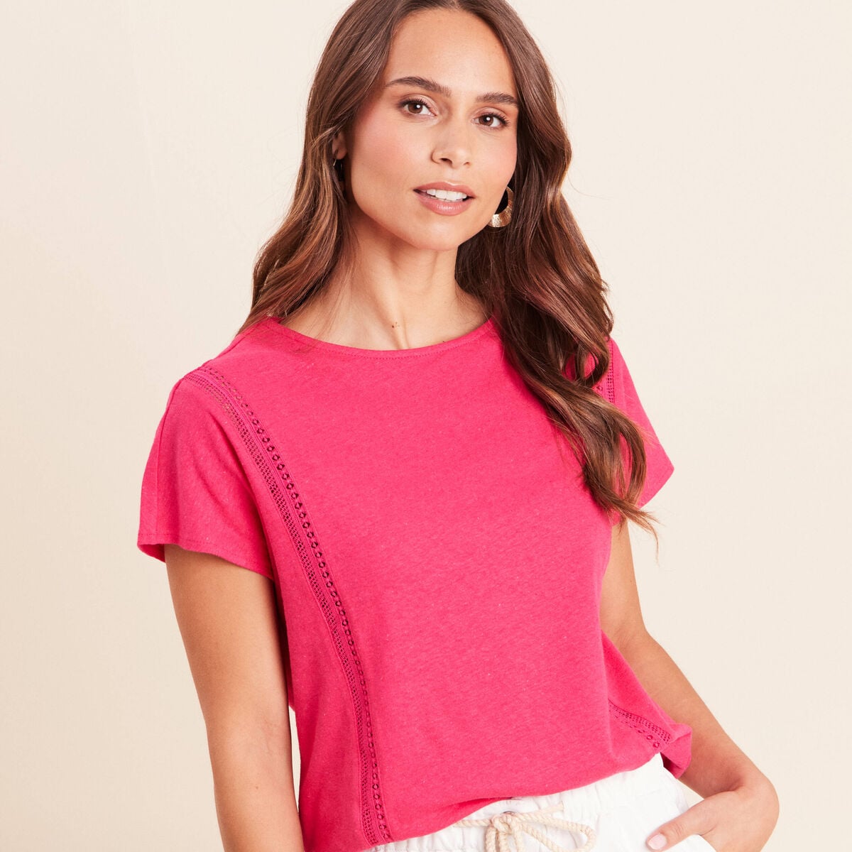 T-shirt col rond macram&eacute; manches courtes rose fushia femme