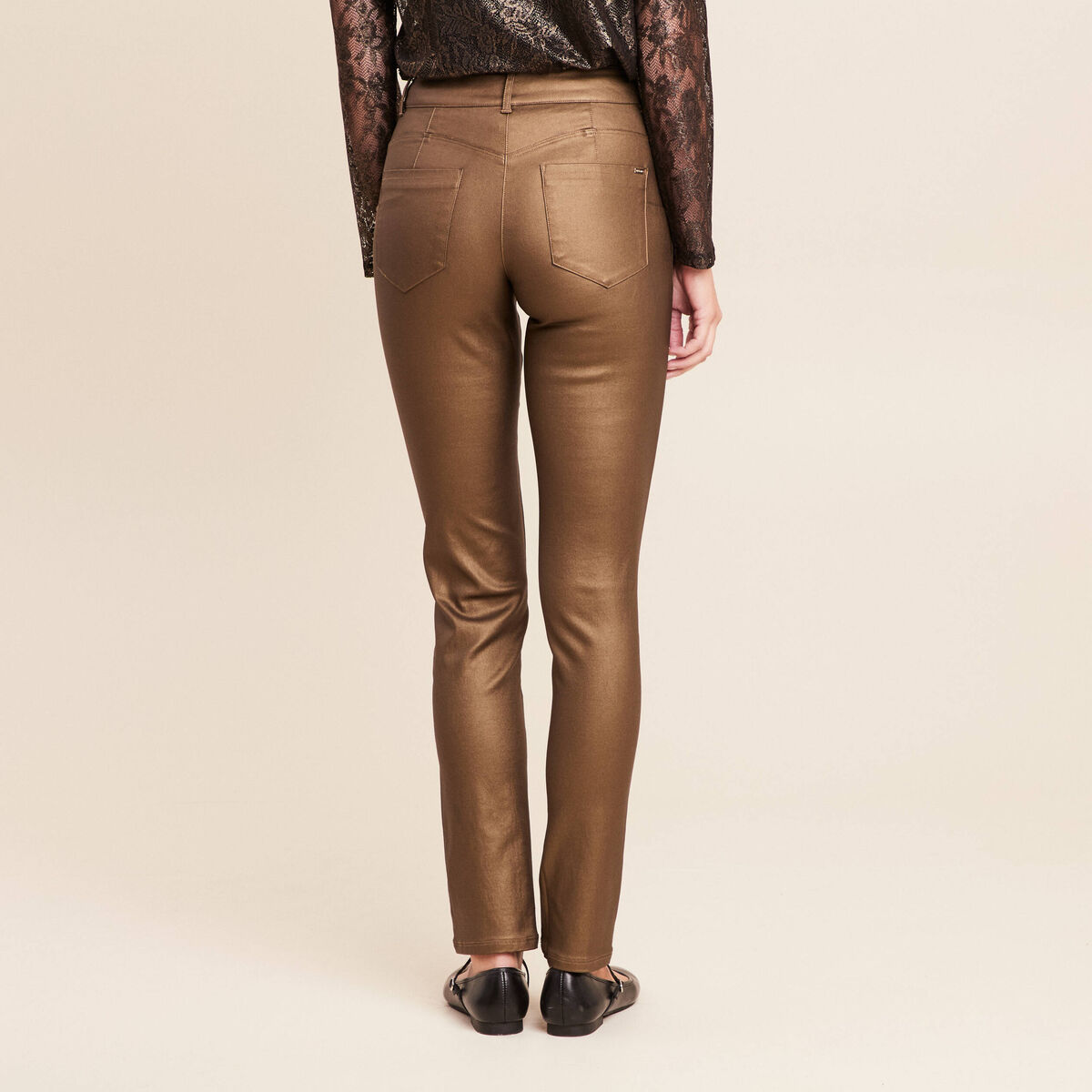 Pantalon ajust&eacute; taille bascul&eacute;e enduit vert kaki femme