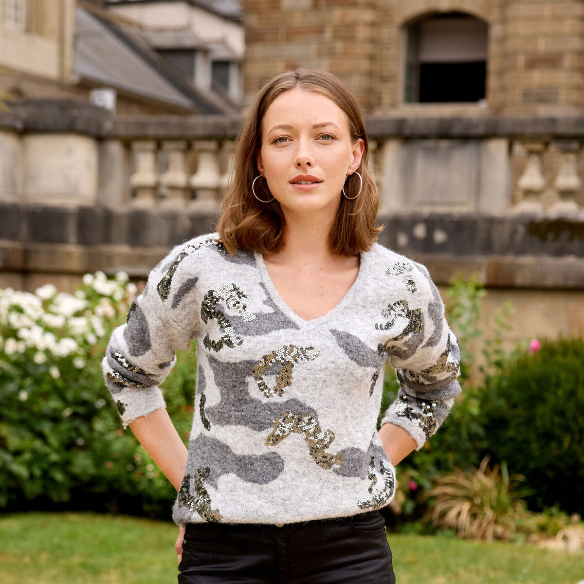 Pull col v &agrave; sequins gris femme