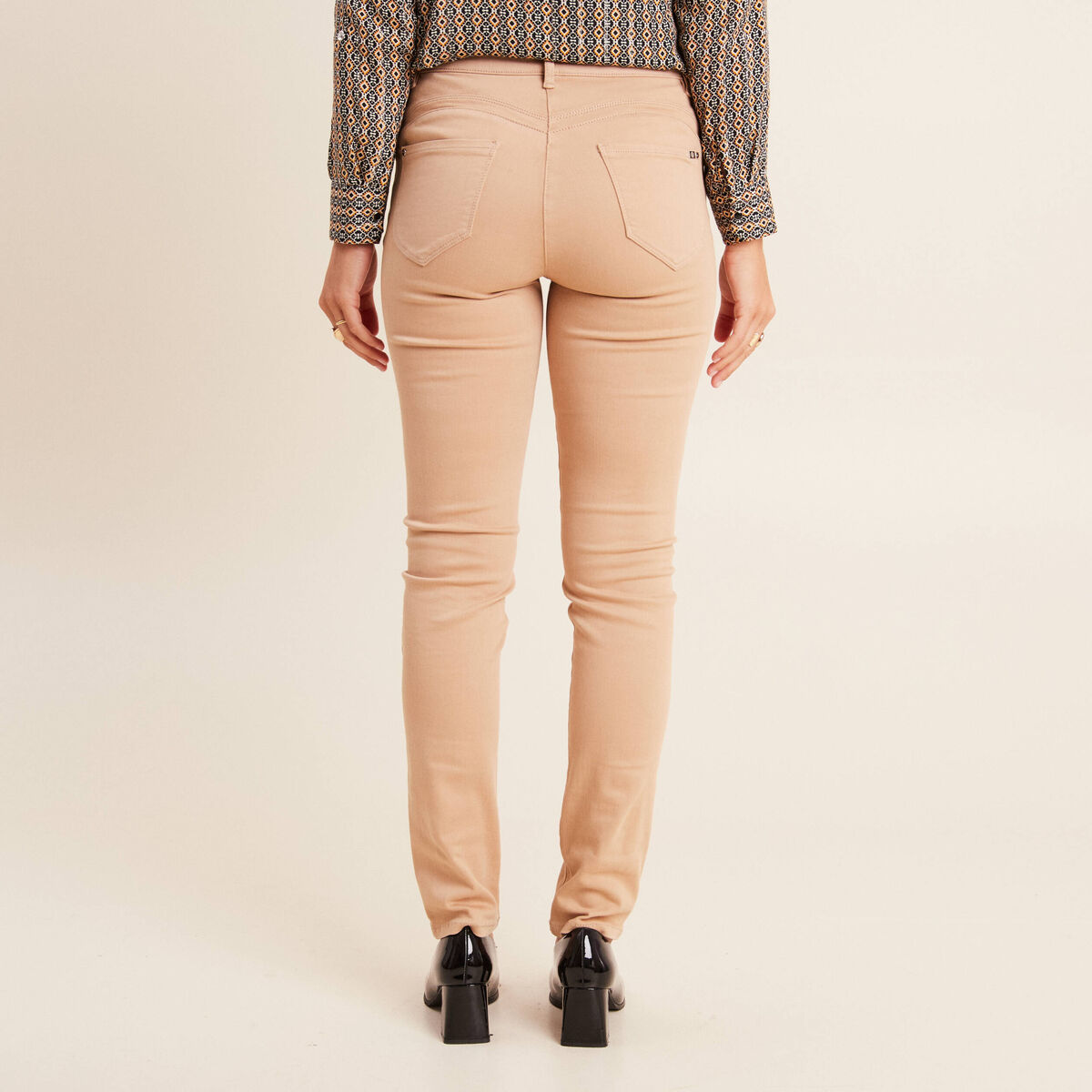 Jean magique ajusté taille standard sable femme